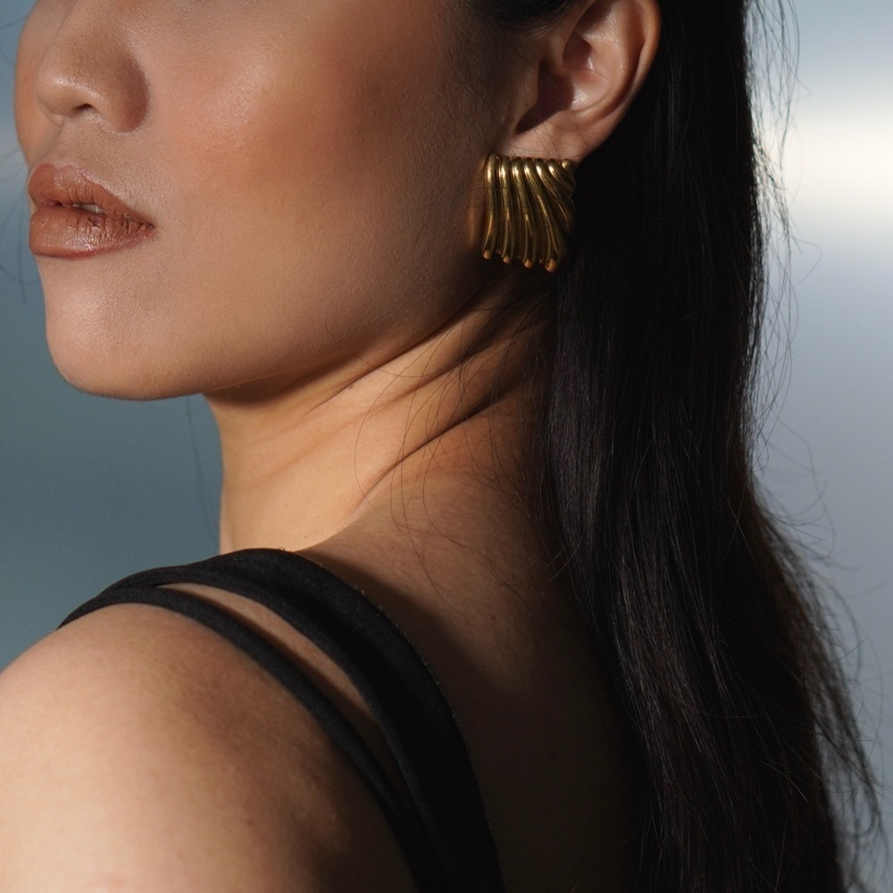Elegant Gold Earrings - Picture 2 of 2